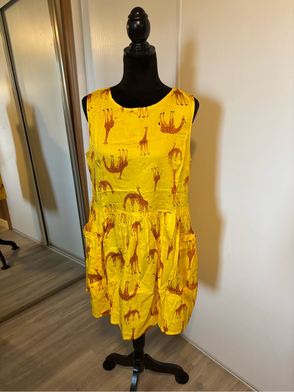 ModCloth Giraffe Dress Sz Large Yellow Teacher Animal Print Baby Shower Summer